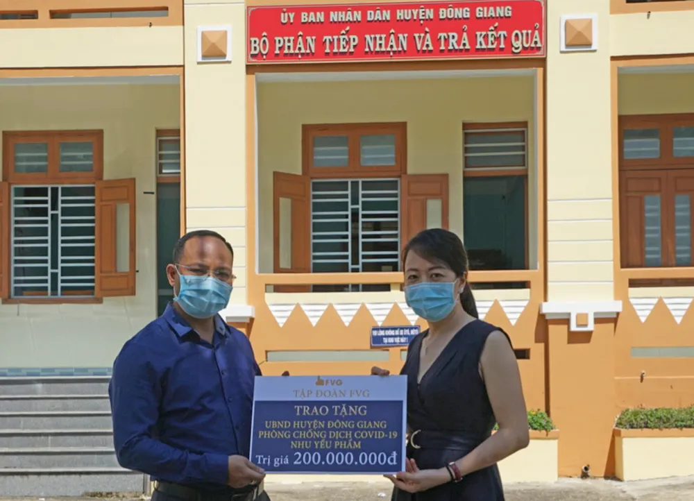 Tập đoàn FVG đã trao tặng 1.000 phần quà là nhu yếu phẩm với tổng trị giá 200 triệu đồng cho 4 xã có hoàn cảnh khó khăn 