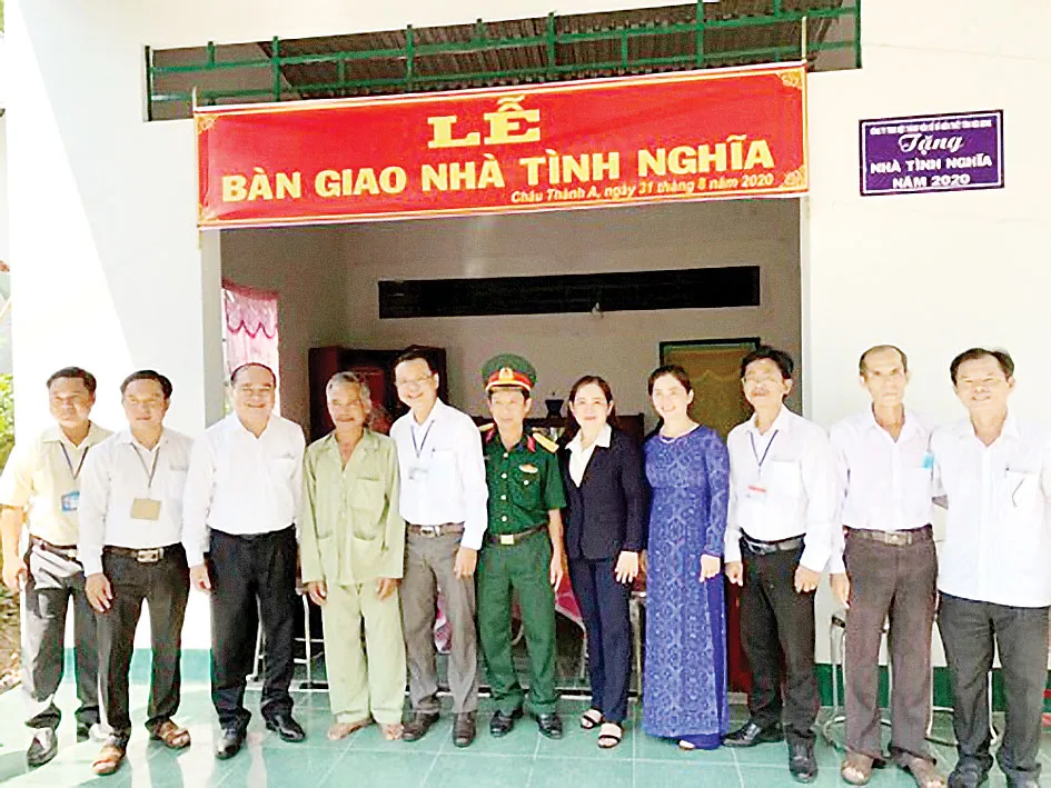 Công ty TNHH MTV Xổ số Kiến thiết Hậu Giang trao nhà tình thương cho hộ nghèo xã Tân Hòa, huyện Châu Thành A, Hậu Giang