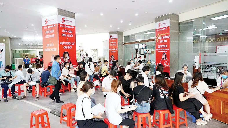Nhân viên Shinhan Finance hiến máu giữa bối cảnh máu khan hiếm tại Hà Nội