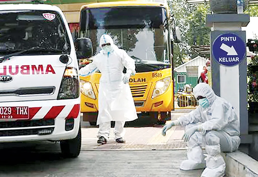 Nhân viên y tế Tây Ban Nha mệt mỏi trước thời điểm thủ đô Madrid bị phong tỏa  trong làn sóng Covid-19 thứ 2