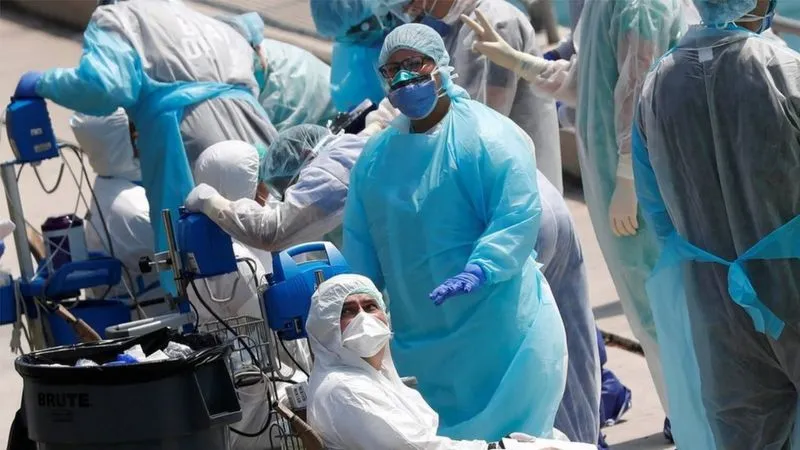 Tổ chức Y tế Thế giới (WHO) cảnh báo thế giới đang bước vào một giai đoạn khó khăn khi ước tính sẽ có khoảng 10% dân số toàn cầu mắc Covid-19. Ảnh: REUTERS