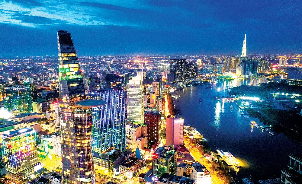 TPHCM về đêm. Ảnh: HOÀNG HÙNG