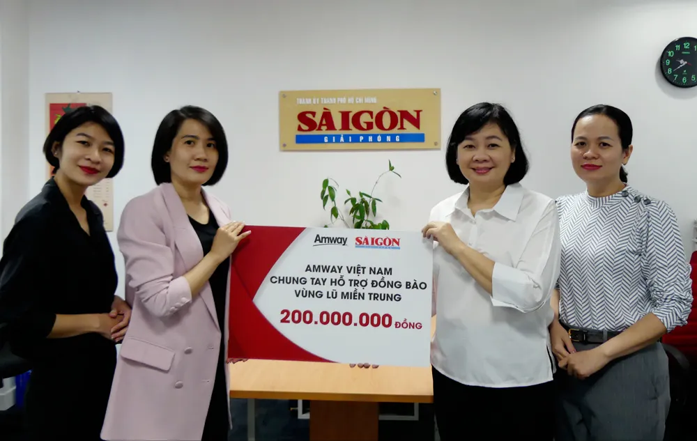 Công ty Amway Việt Nam ủng hộ 200 triệu đồng cho chương trình “Cùng miền Trung vượt lũ” do Báo Sài Gòn Giải Phóng phát động