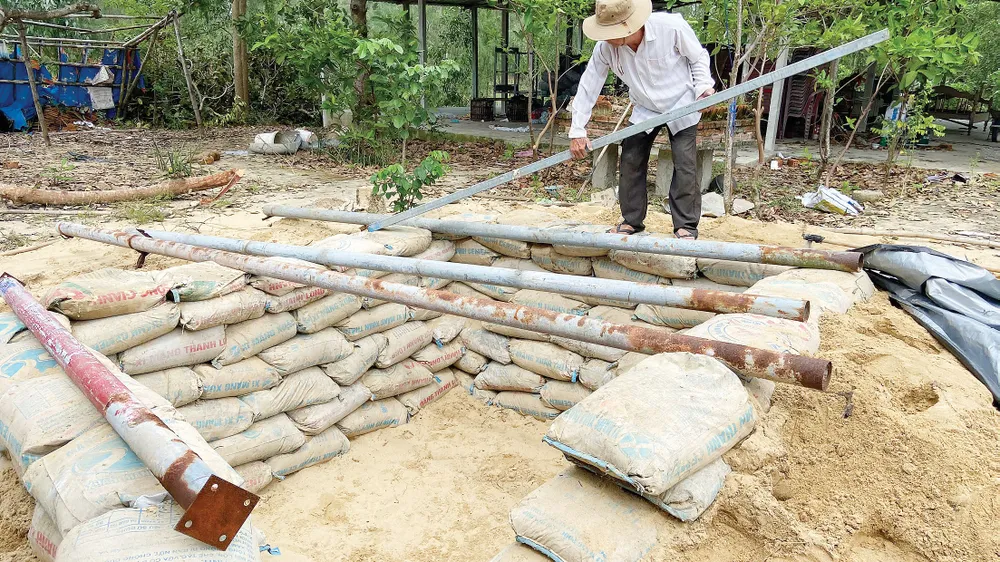 Gia đình ông Phạm Ngọc Diễn (thôn Hà Bình, xã Bình Minh, huyện Thăng Bình,  tỉnh Quảng Nam) làm hầm tránh bão. Ảnh: THỦY TIÊN