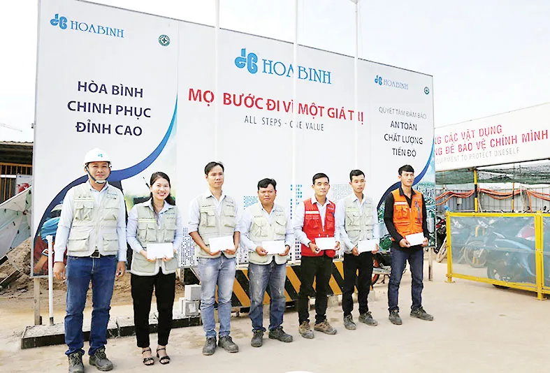 Hòa Bình lan tỏa nhân ái, cùng gia đình CBCNV vượt khó khăn bão lũ