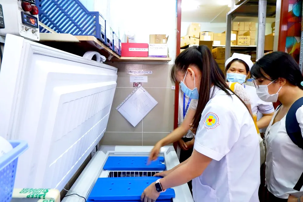 HCDC kiểm tra công tác chuẩn bị đảm bảo an toàn tiêm chủng  tại điểm tiêm vaccine Covid-19 Bệnh viện Quận 11