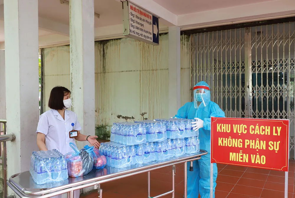 Bên trong những bệnh viện dã chiến ảnh 7