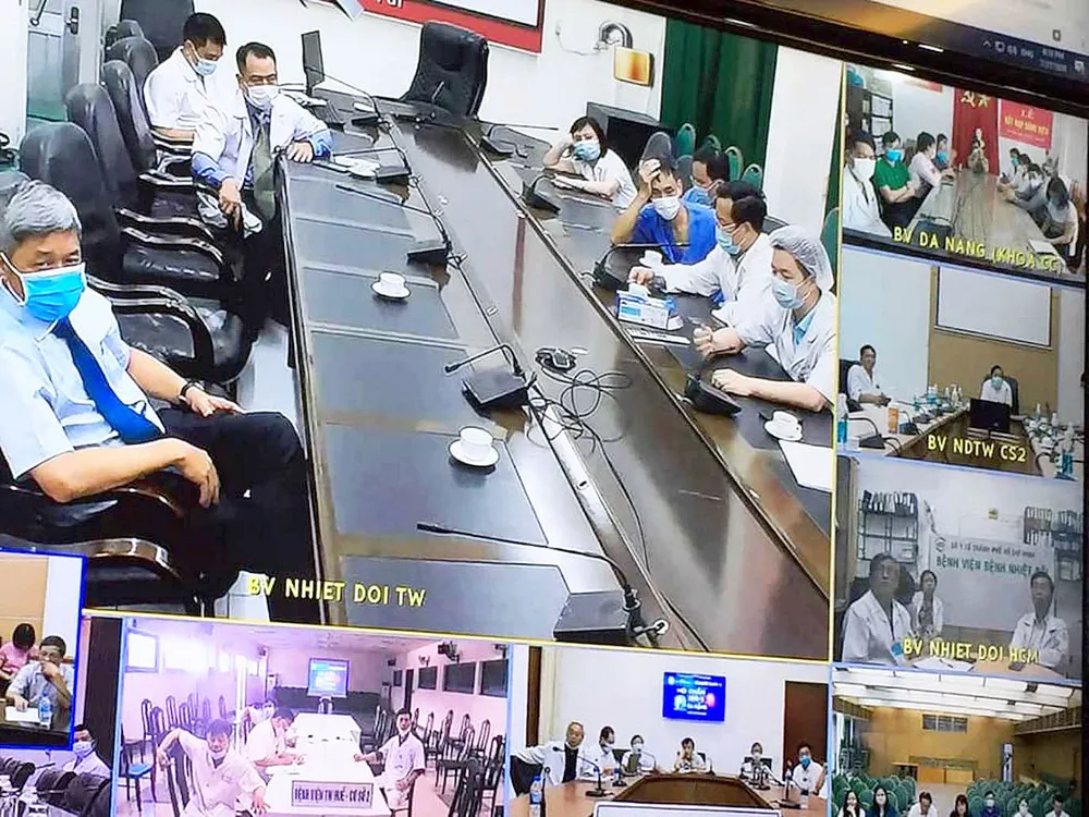 Các chuyên gia đầu ngành hội chẩn trực tuyến điều trị các ca bệnh Covid-19 nặng