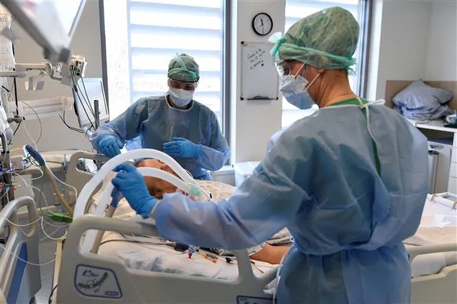 Anh bổ sung 6 tỷ bảng cho y tế công