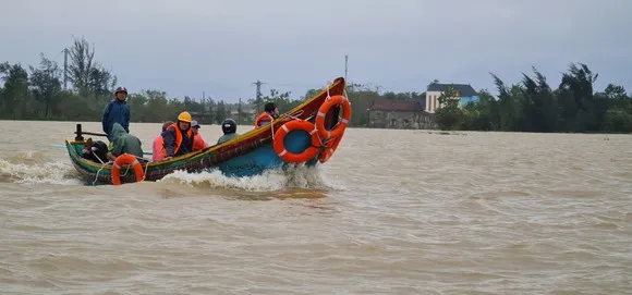 Mưa lũ kéo dài, sẵn sàng sơ tán gần 370.000 người