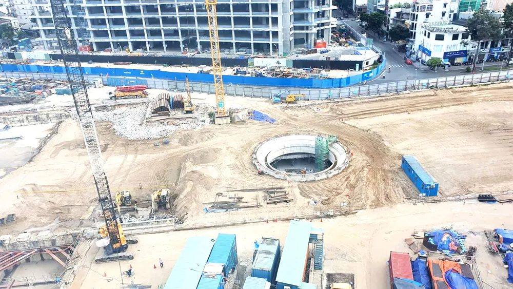 Nhà ga metro Bến Thành đang được hoàn thành những hạng mục cuối cùng. Ảnh: KHẮC HÀO