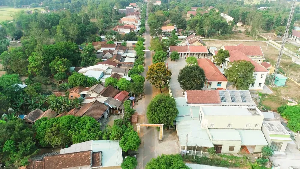 Nhiều khu đất quy hoạch “treo” bỏ hoang vắng  hai bên đại lộ Nguyễn Văn Linh