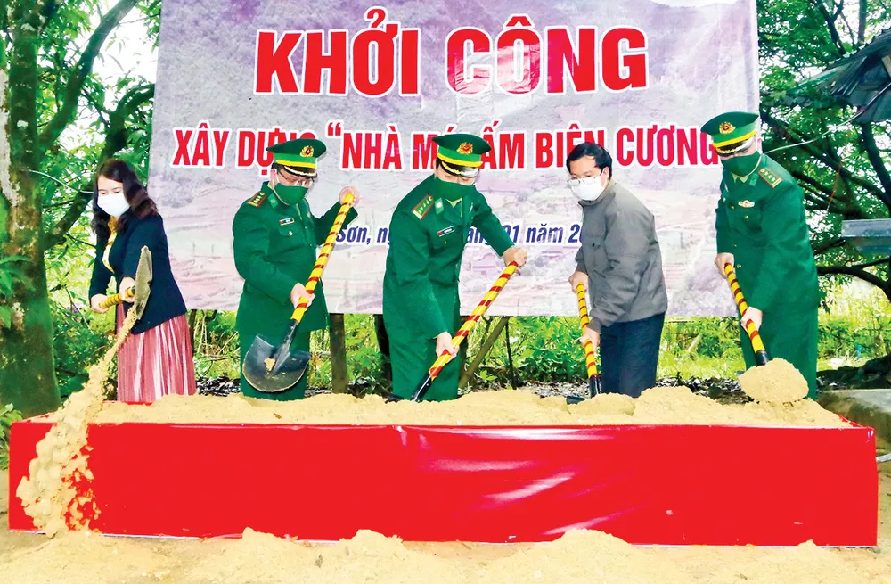 Khởi công xây dựng nhà “Mái ấm biên cương”  giúp mẹ con chị Hồ Thị Bích Tủ trú