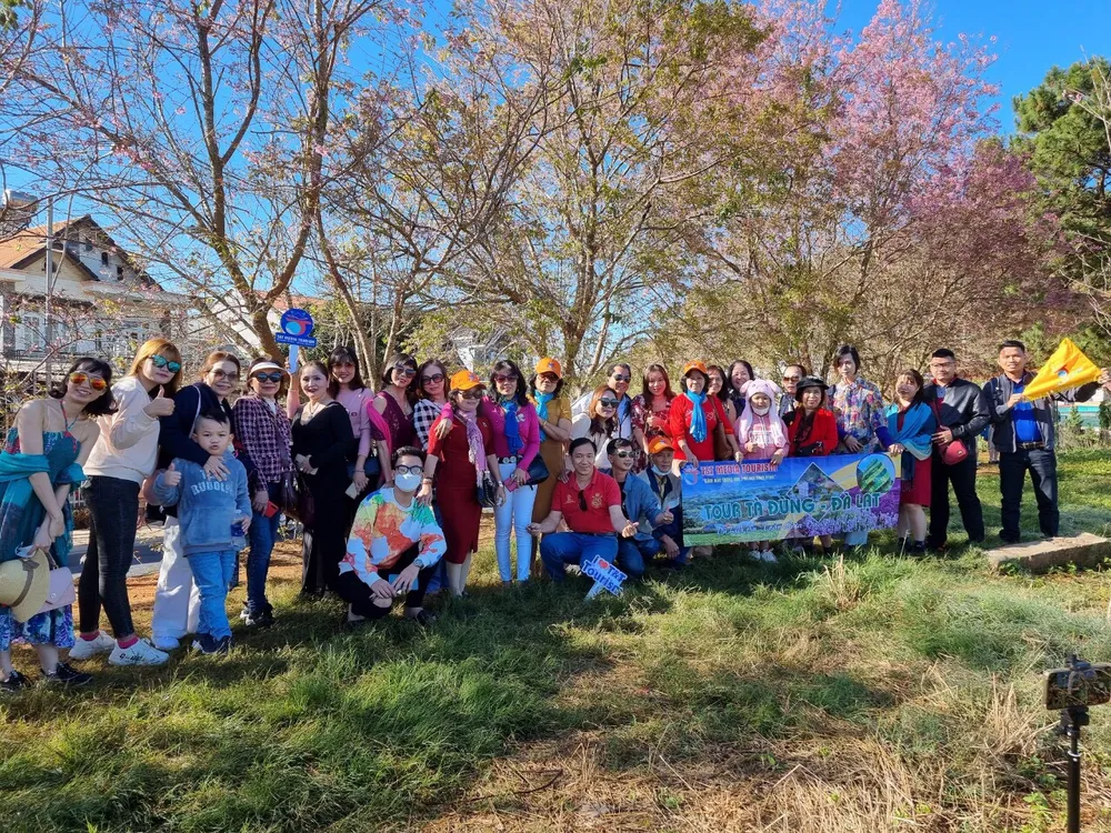 Khách tham gia tour Tà Đùng- Đà Lạt