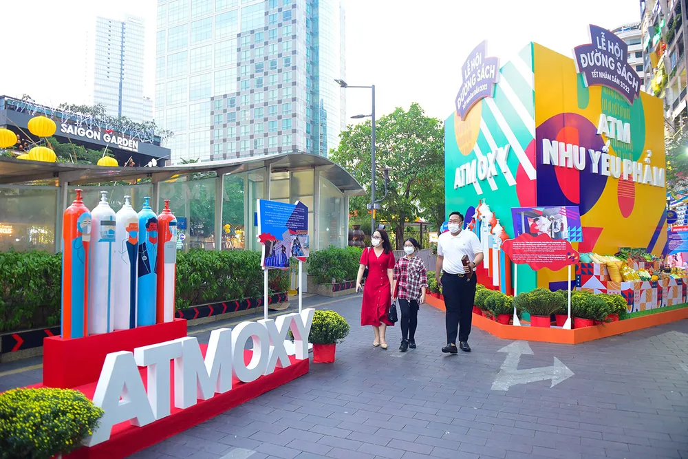 Đường hoa Nguyễn Huệ và Đường sách Tết Nhâm Dần kéo dài đến hết mùng 6 tết ảnh 7