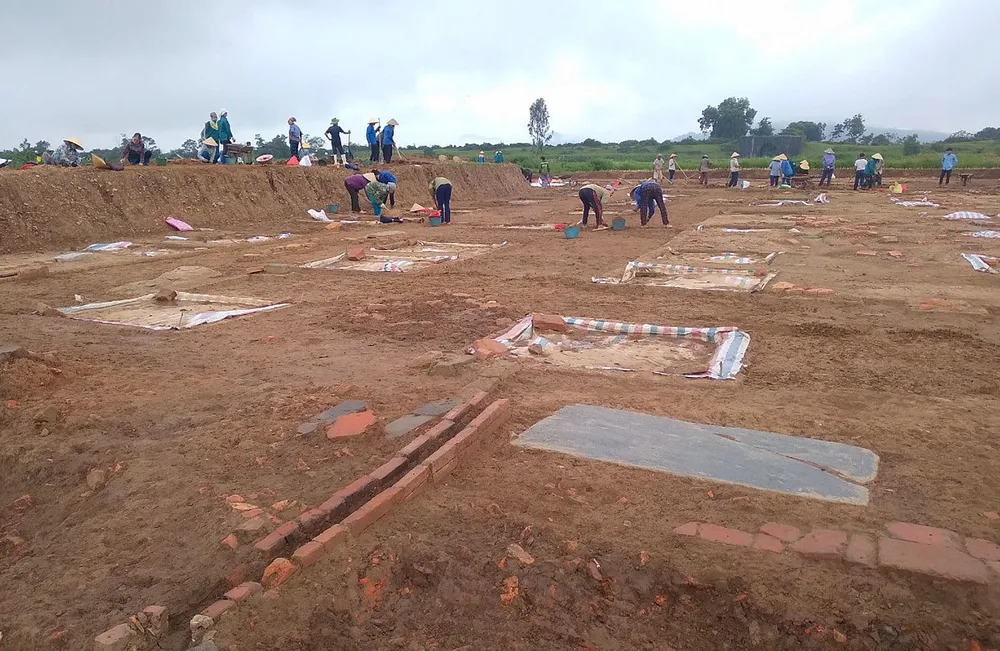 Cuộc khai quật khảo cổ tại di tích Thành nhà Hồ đã phát lộ  hình hài các kiến trúc cung điện của một kinh đô cổ