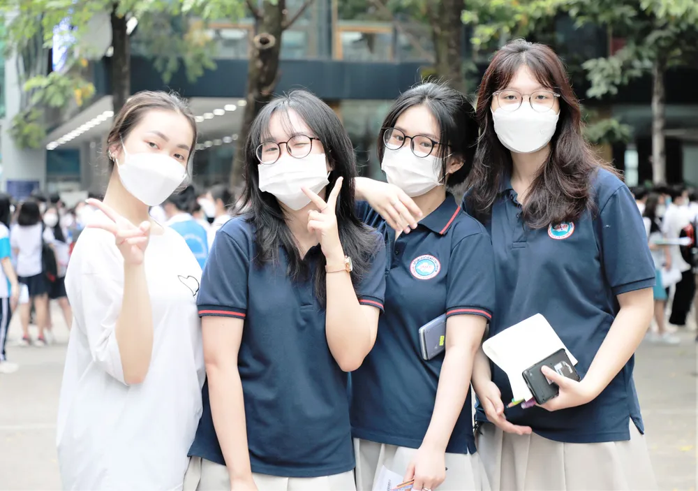 Thí sinh Trường THPT Minh Đức (quận Tân Phú, TPHCM)  trước giờ thi đánh giá năng lực đợt 1 ngày 27-3