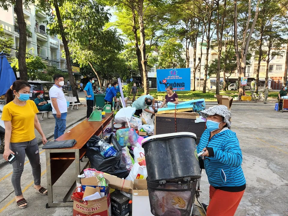 Đổi rác sinh hoạt lấy nhu yếu phẩm thiết yếu ảnh 3