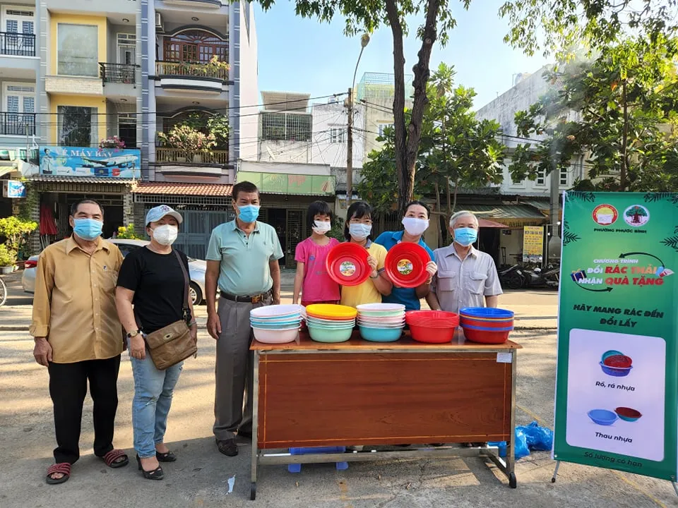 Đổi rác sinh hoạt lấy nhu yếu phẩm thiết yếu ảnh 2