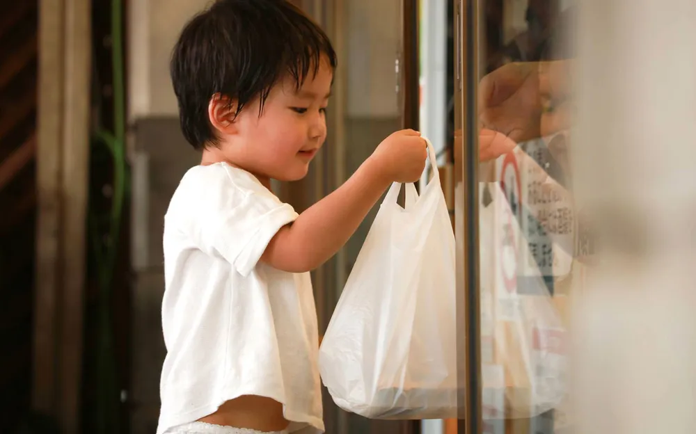 Một cảnh trong series Old Enough đang được chiếu trên nền tảng Netflix.  Ảnh:  GETTY IMAGES