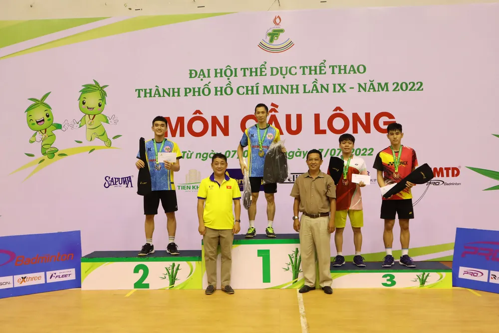 Tay vợt số 1 Việt Nam Nguyễn Tiến Minh nhận HCV đơn nam tại Đại hội TDTT TPHCM 2022