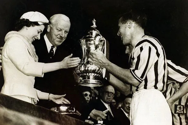 Nữ hoàng Anh và tình yêu với thể thao ảnh 3