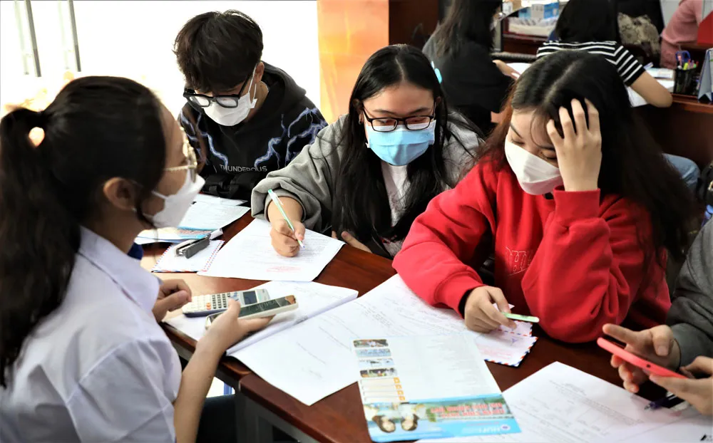 Thí sinh đăng ký xét tuyển học bạ THPT  vào Trường ĐH Công nghiệp Thực phẩm TPHCM