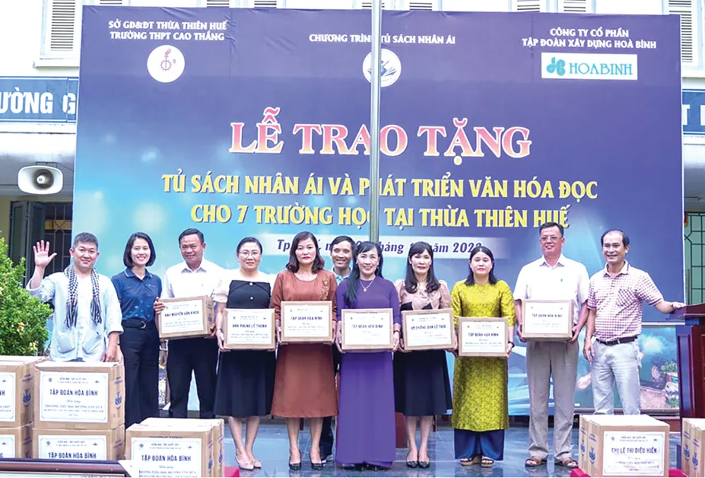 Hòa Bình trao tủ sách “Chắp cánh ước mơ” lan tỏa văn hóa đọc ảnh 3