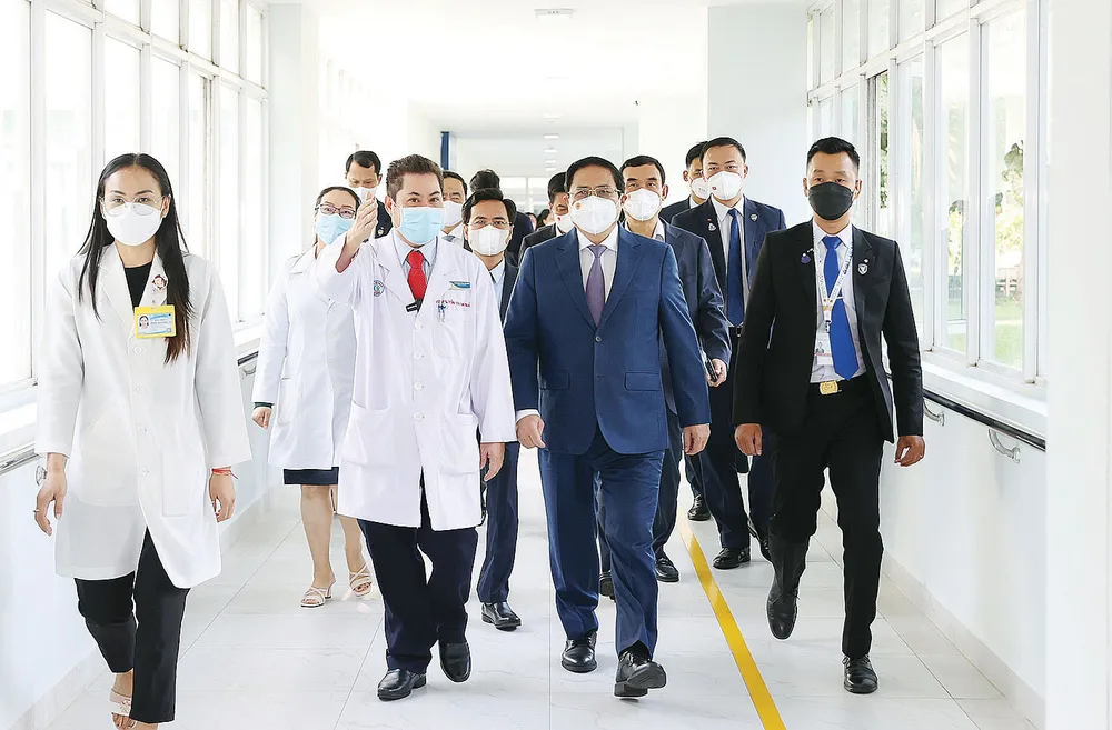Thủ tướng Phạm Minh Chính đến thăm  Bệnh viện Chợ Rẫy - Phnom Penh. Ảnh: TTXVN