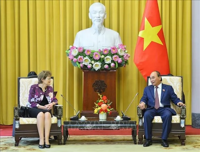 Chủ tịch nước Nguyễn Xuân Phúc tiếp Thống đốc bang Nam Úc Frances Adamson. Ảnh: TTXVN