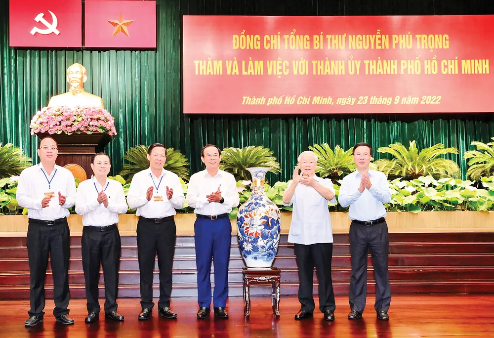 Tổng Bí thư Nguyễn Phú Trọng thăm, làm việc với Ban Thường vụ Thành ủy, cán bộ chủ chốt của TPHCM ngày 23-9-2022. Ảnh: VIỆT DŨNG