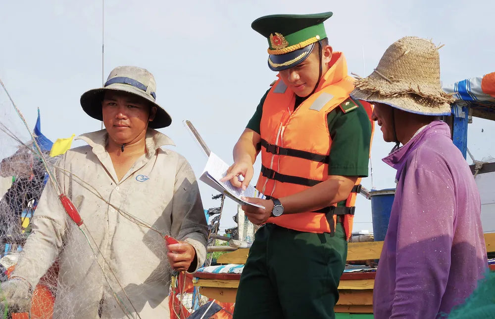 Sinh hoạt, tuyên truyền, phổ biến pháp luật về biển đảo cho ngư dân