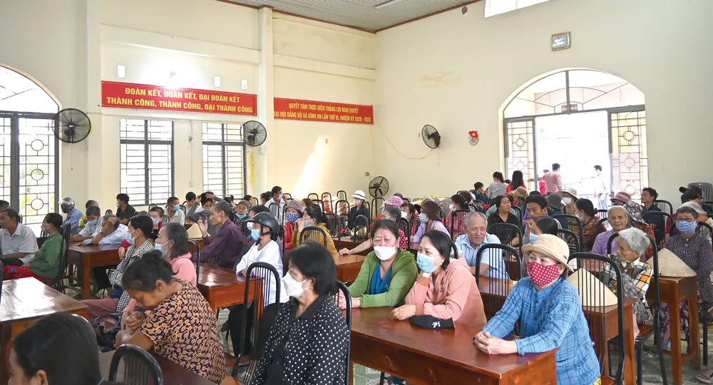 Đông đảo người dân xã Bình An (Đồng Nai) đã có mặt từ sớm để tham dự sự kiện