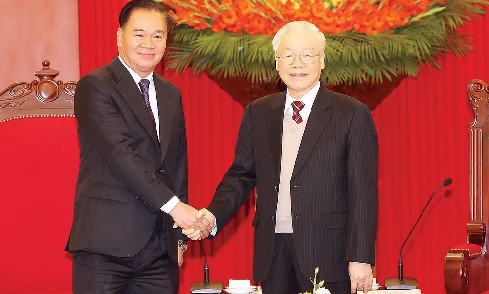 Tổng Bí thư Nguyễn Phú Trọng tiếp Chánh Văn phòng Trung ương Đảng Nhân dân Cách mạng Lào Thongsalith Mangnomek. Ảnh: TTXVN