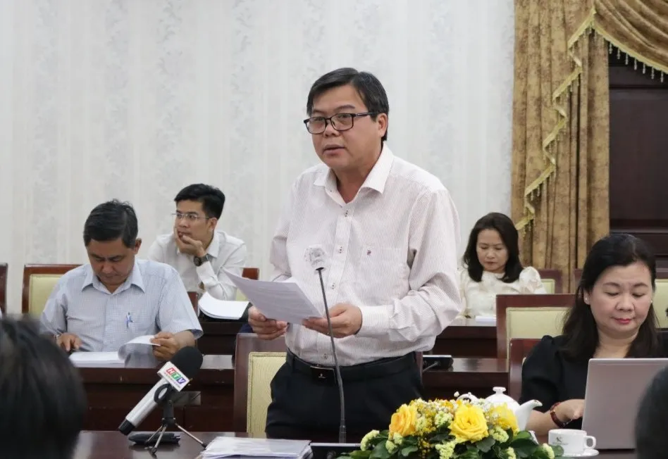 Tổng Biên tập Báo SGGP Tăng Hữu Phong nêu ý kiến tại tọa đàm Tổng Biên tập Báo SGGP Tăng Hữu Phong nêu ý kiến tại tọa đàm