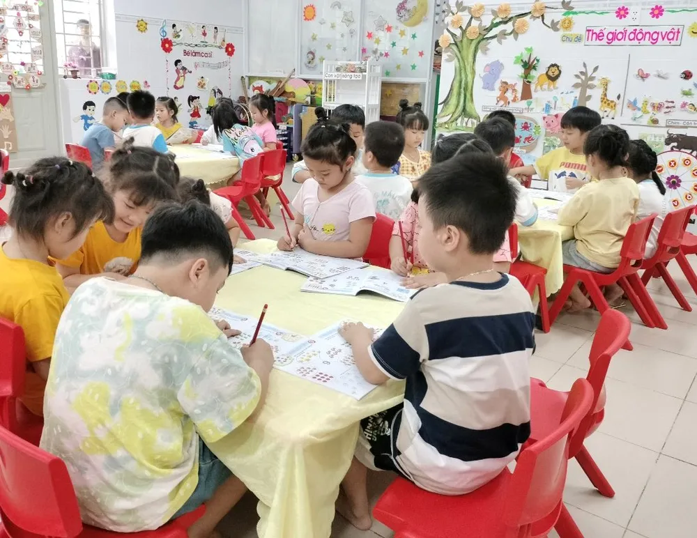 Các cháu Trường Mẫu giáo Suối Trầu (Khu tái định cư sân bay Long Thành) trong buổi học