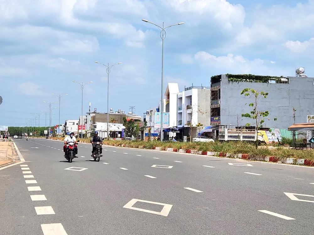 Đường giao thông trong khu tái định cư rộng 36m phục vụ đi lại của người dân