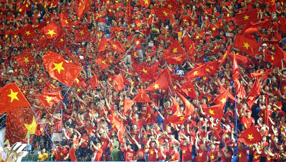 Người hâm mộ luôn cuồng nhiệt với bóng đá Việt Nam. Ảnh: HOÀNG YẾN