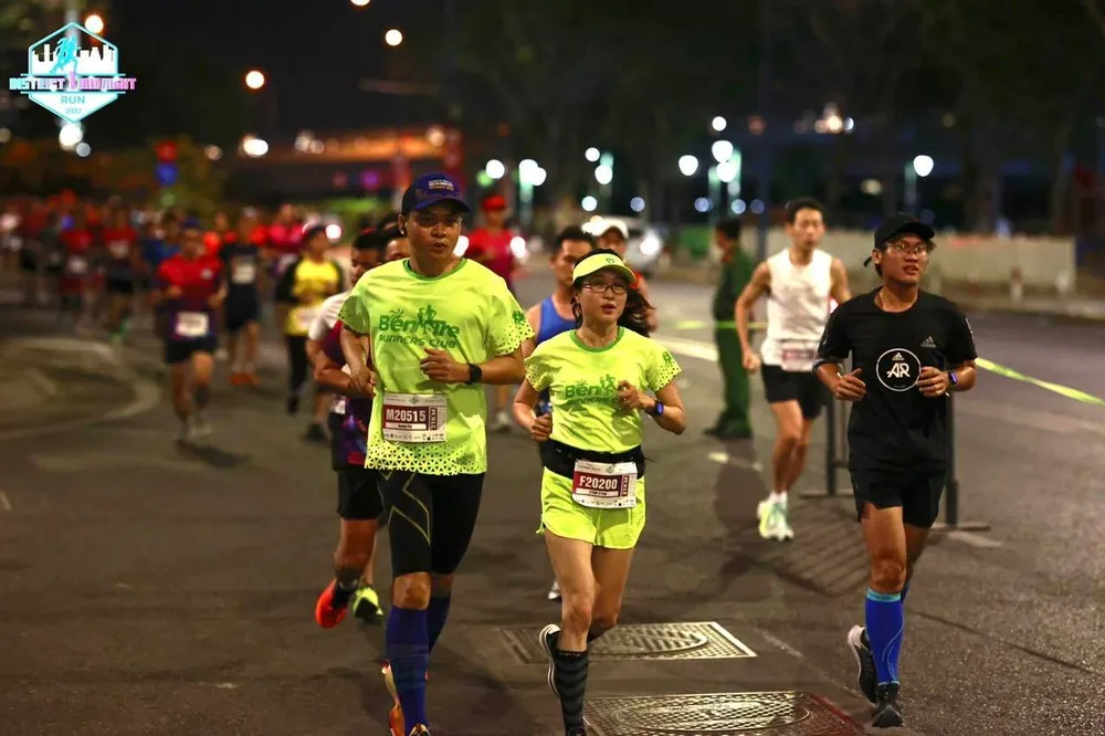 Giải chạy đêm quận 1 thu hút sự tham gia của hơn 4.000 vận động viên tham dự. Ảnh: HUỲNH NGỌC PHƯỢNG