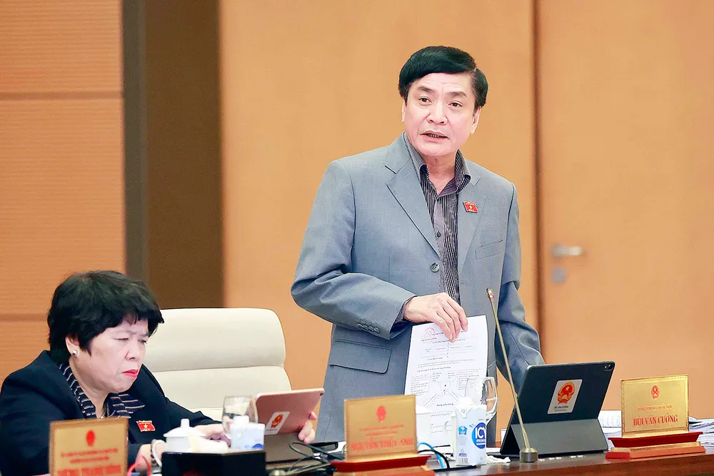 Tổng Thư ký, Chủ nhiệm Văn phòng Quốc hộiBùi Văn Cường phát biểu tại phiên họp Ảnh: TTXVN