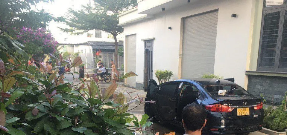 Hiện trường vụ xe ô tô phát nổ