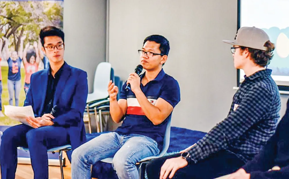 Các diễn giả chia sẻ câu chuyện cá nhân trong Phiên hội thảo. Ảnh: ĐỨC TRẦN