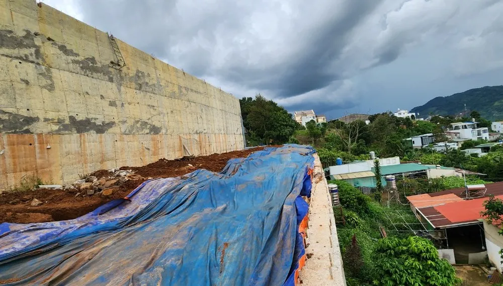 Công trình taluy cao 8-9m không có giấy phép tại phường Lộc Sơn, TP Bảo Lộc