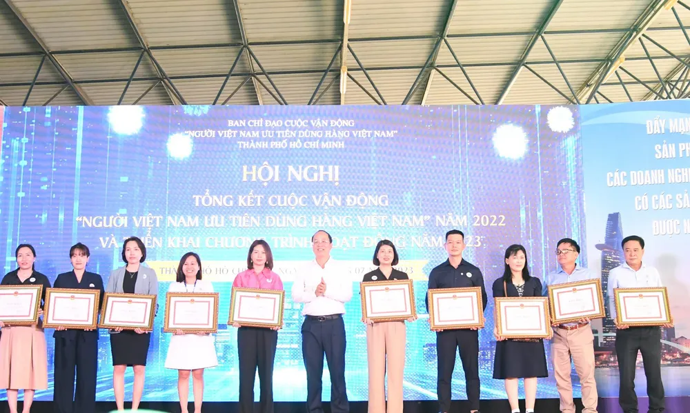 Saigon Co.op nhận bằng khen đơn vị có thành tích xuất sắc trong thực hiện cuộc vận động “Người Việt Nam ưu tiên dùng hàng Việt Nam”