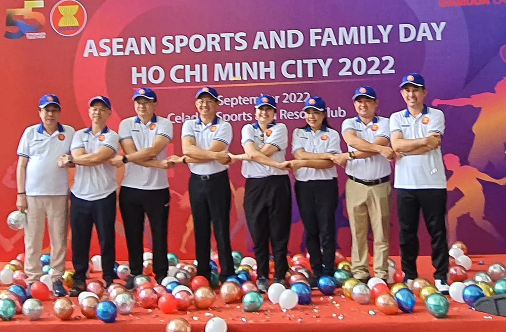 Tổng Lãnh sự các nước ASEAN tại TPHCM và lãnh đạo Sở Ngoại vụ TPHCM tại Ngày hội gia đình và thể thao ASEAN năm 2022. Ảnh: THỤY VŨ