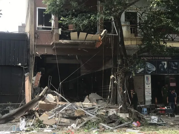 Cận cảnh ngôi nhà số 42 đổ nát sau vụ nổ. Ảnh: VIETNAM+