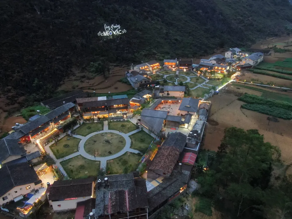 Khu du lịch Mèo Vạc - Hà Giang. Ảnh: HOÀNG HÙNG