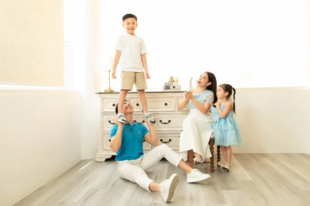 Gia đình nghệ sĩ xiếc Quốc Nghiệp chuẩn bị cho chương trình Viet Nam Stronger