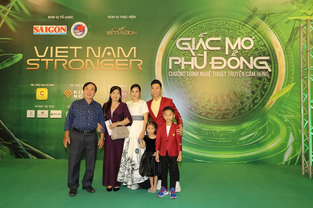 Gia đình nghệ sĩ Quốc Nghiệp - Ngọc Mai