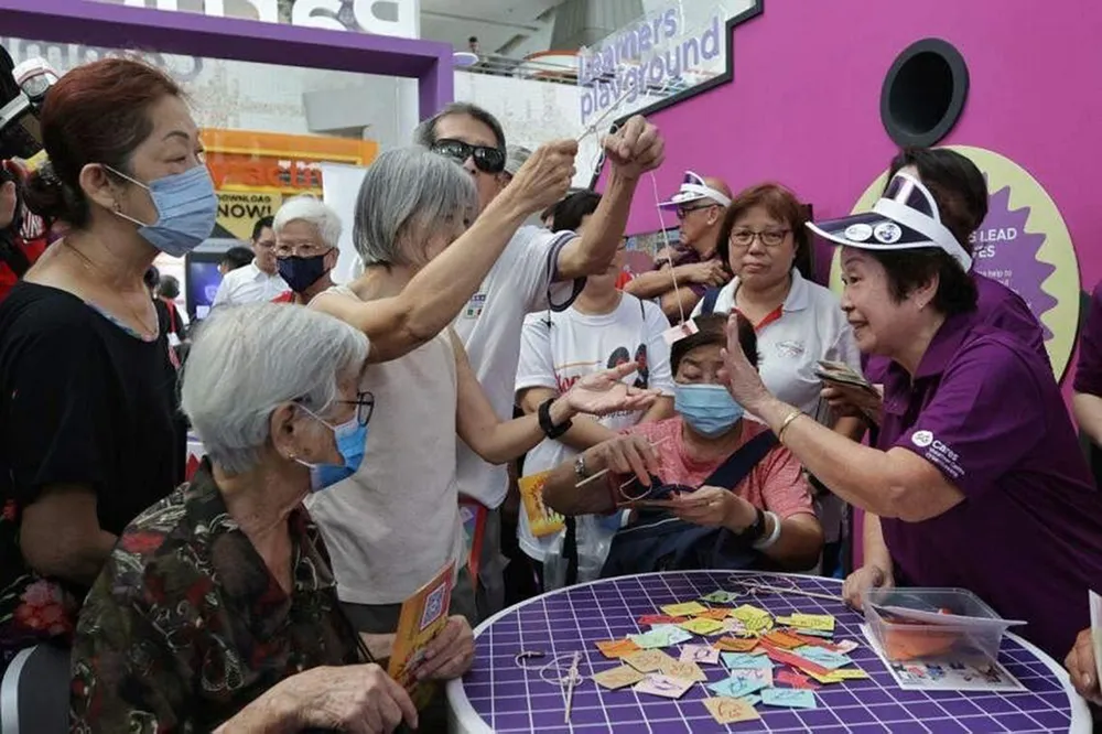 Người dân Singapore tham gia Healthier SG